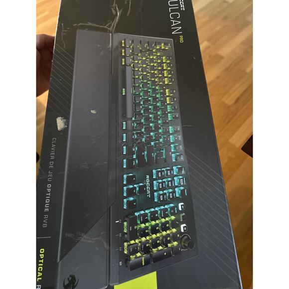 Roccat Vulcan Pro Optical RGB Mechanical Gaming Keyboard Open Box Unused - Picture 2 of 10